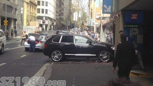 悉尼銀行劫案:劫匪用保時(shí)捷撞開墻用日本車跑路