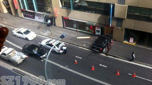 悉尼銀行劫案:劫匪用保時(shí)捷撞開墻用日本車跑路