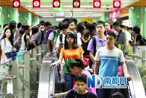 國慶長假<a href=http://www.huhuzc.cn/shenzhen/ target=_blank class=infotextkey>深圳</a>迎送客逾450萬 創(chuàng)歷年新高