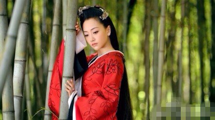 《云中歌》再曝唯美劇照 楊蓉著紅衣驚艷亮相