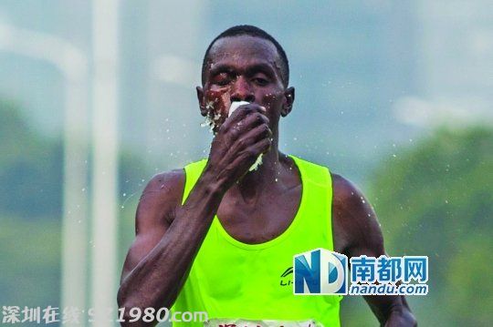 馬拉松國內(nèi)選手第一名來自<a href=http://www.huhuzc.cn/shenzhen/ target=_blank class=infotextkey>深圳</a>