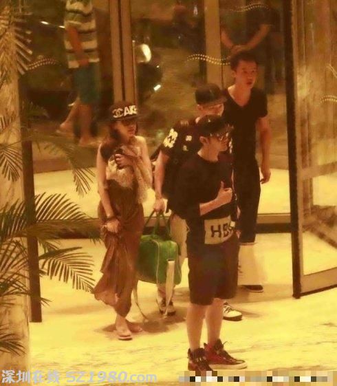 黃曉明?；ㄐ職g美艷私照不輸baby