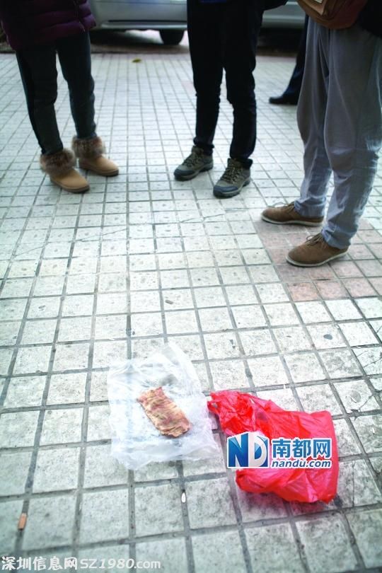 <a href=http://www.huhuzc.cn/shenzhen/ target=_blank class=infotextkey>深圳</a>女子產(chǎn)后體內(nèi)取出紗布 稱醫(yī)院手術(shù)遺留