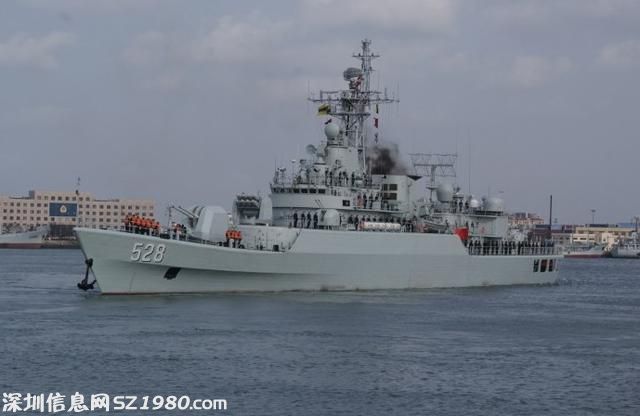 中國海軍出動塢登艦與護衛(wèi)艦搜索失聯(lián)客機