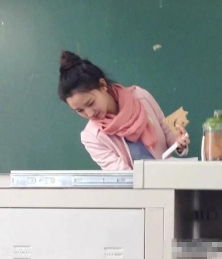 大學美女老師酷似劉詩詩 男生出勤率爆表(組圖)