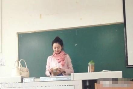 大學美女老師酷似劉詩詩 男生出勤率爆表(組圖)