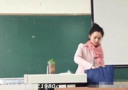 大學美女老師酷似劉詩詩 男生出勤率爆表(組圖)