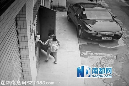 <a href=http://www.huhuzc.cn/shenzhen/ target=_blank class=infotextkey>深圳</a>男手掏褲襠追10歲女童 警方稱不算猥褻