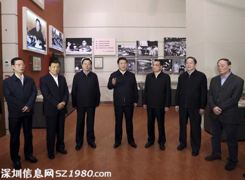 在十八大后常委的第一次集體參觀時，五人穿夾克，兩人穿西裝，穿西裝的兩人也都選擇襯衣第一粒扣子敞開，不打領(lǐng)帶。