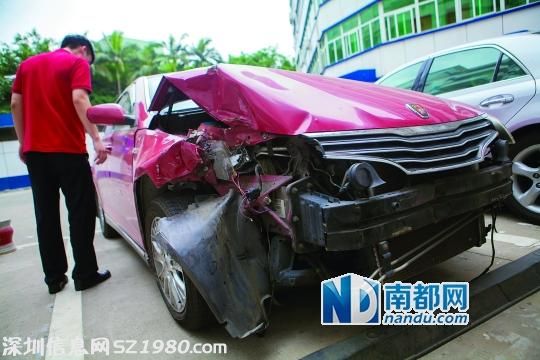 <a href=http://www.huhuzc.cn/shenzhen/ target=_blank class=infotextkey>深圳</a>夫妻換駕時(shí)遭搶車 2人被拖行百米甩掉