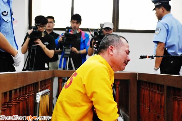 佛山司機(jī)駕公交撞人致1死28傷 當(dāng)庭求死(圖)
