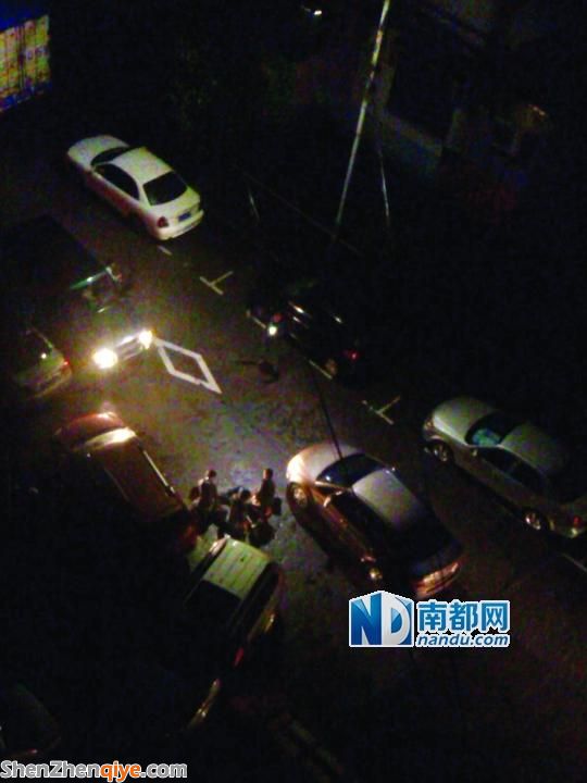 江門警方凌晨3時(shí)連開4槍 多人被按倒在地