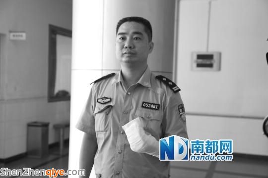 <a href=http://www.huhuzc.cn/shenzhen/ target=_blank class=infotextkey>深圳</a>司機(jī)酒駕撞死人后逃跑 扭斷交警手指
