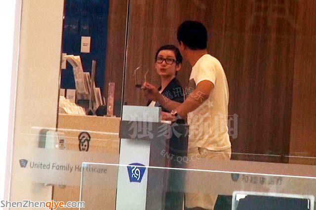 秦海璐王新軍領(lǐng)證結(jié)婚 女方已有身孕疑奉子成婚