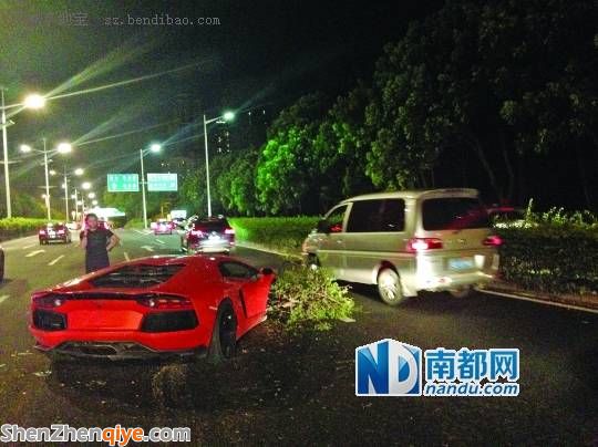 蘭博基尼撞奔馳 看誰(shuí)更硬？
