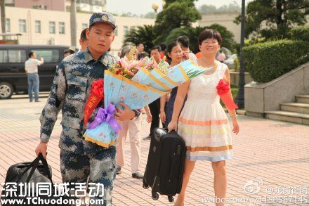 有氣氛有關愛 <a href=http://www.sz1980.com/shenzhen/ target=_blank class=infotextkey><a href=http://www.huhuzc.cn/shenzhen/ target=_blank class=infotextkey>深圳</a></a>各區(qū)中秋活動大不同