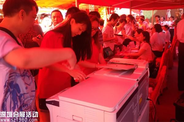 <a href=http://www.sz1980.com/shenzhen/ target=_blank class=infotextkey><a href=http://www.huhuzc.cn/shenzhen/ target=_blank class=infotextkey>深圳</a></a>樓市驚現(xiàn)瘋狂搶房日 5盤入市加推掀回暖潮