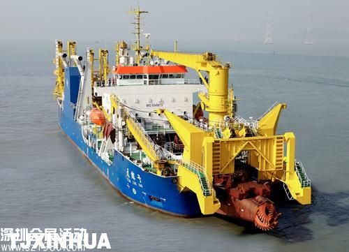 天鯨號(hào)挖泥船可將海底泥沙抽出堆積到海島上，既能加深島礁周邊海域水深方便駁船，又能增加海島面積。