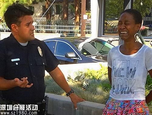 好萊塢黑人女星街頭吻丈夫 被警察當妓女帶走