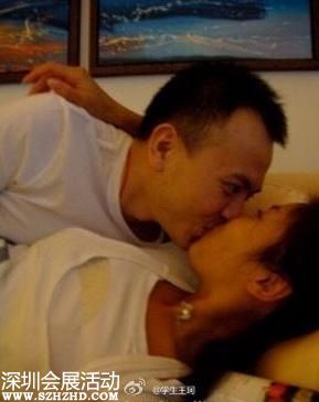 王珂曬與愛妻劉濤激吻照 網(wǎng)友吐槽太多刪微博