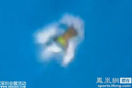 韓國(guó)跳水選手出現(xiàn)重大失誤 趴著入水得0分