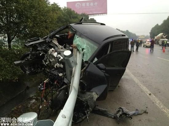 車禍現(xiàn)場觸目驚心。