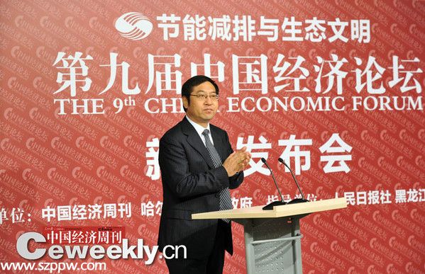 哈爾濱市委秘書(shū)長(zhǎng)回應(yīng)穿萬(wàn)元羽絨服指揮救災(zāi)(圖)
