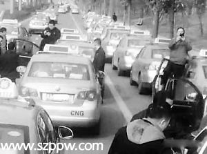 圖為成都13日出租車罷運。人民網(wǎng)照片