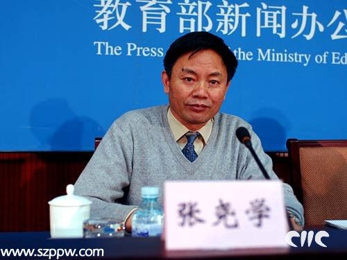 張堯?qū)W既是教育部官員，又是清華大學(xué)教授，身份備受關(guān)注