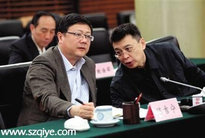 昨日，環(huán)保部長(zhǎng)陳吉寧（左）和環(huán)保部副部長(zhǎng)潘岳出席媒體座談會(huì)。環(huán)保部供圖