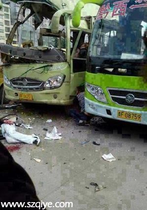 貴州黔西縣一客車(chē)發(fā)生爆炸 客車(chē)被掀頂9人受傷