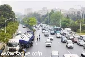 <a href=http://www.sz1980.com/shenzhen/ target=_blank class=infotextkey>深圳</a>市展開泥頭車專項(xiàng)整治 舉報(bào)獎(jiǎng)勵(lì)500元