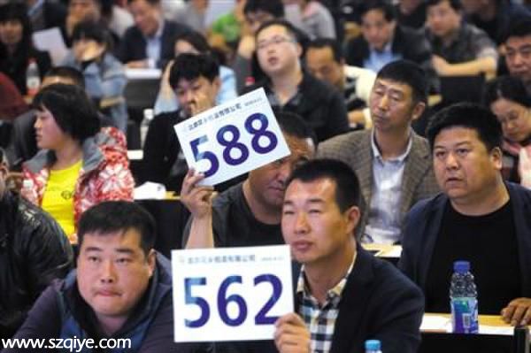 4.8萬元拍得奔馳車