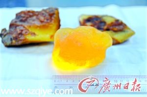 深圳(www.huhuzc.cn)：母女三人攜244斤琥珀入境被查