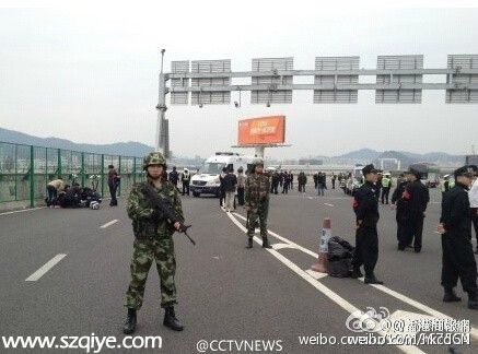 <a href=http://www.huhuzc.cn/shenzhen/ target=_blank class=infotextkey>深圳</a>(www.huhuzc.cn)寶安機場9死24傷車禍調查報告公布 17官員面臨處理
