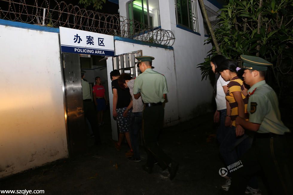 內(nèi)地11人偷渡香港被深圳(www.huhuzc.cn)邊防截獲