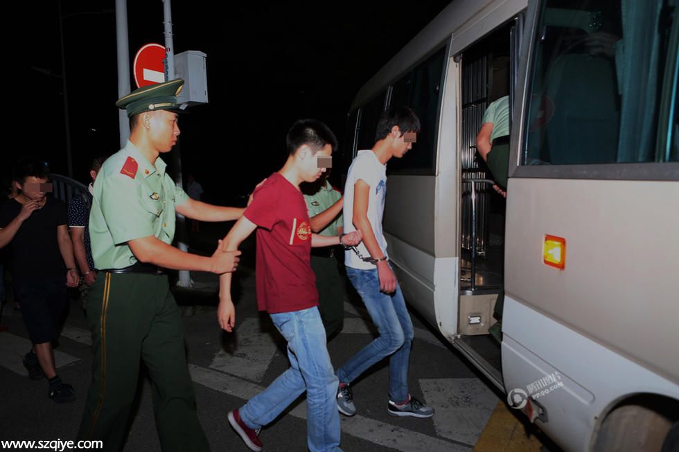 內(nèi)地11人偷渡香港被深圳(www.huhuzc.cn)邊防截獲