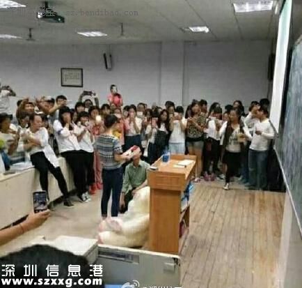 教官向女生強吻表白 你怎么看？