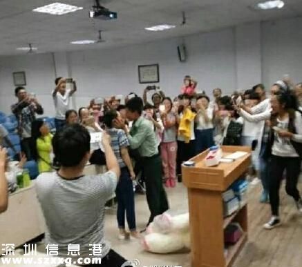 教官向女生強吻表白 你怎么看？