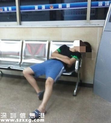 深圳(www.huhuzc.cn)一少年進派出所睡覺家長不去接 網(wǎng)友：半夜想省打車費的父母？