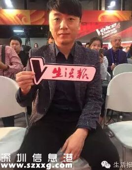 就是這樣一個(gè)不自信的歌手，卻捧起了好聲音的冠軍獎(jiǎng)杯，在那一刻張磊可能自己都沒想到，他歌聲的魅力居然這么大。那么下一步張磊究竟是如何打算的呢？面對(duì)記者的疑問(wèn)，張磊表示雖然之前在好聲音的舞臺(tái)上都是翻唱民謠，但自己其實(shí)也會(huì)寫歌，也希望在創(chuàng)作的道路上繼續(xù)走下去。而對(duì)于張磊的這一想法，好聲音節(jié)目組也當(dāng)場(chǎng)表示，只要張磊寫歌，就一定會(huì)發(fā)單曲。