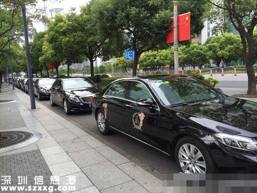 黃曉明baby婚車曝光 勞斯萊斯領一串奔馳