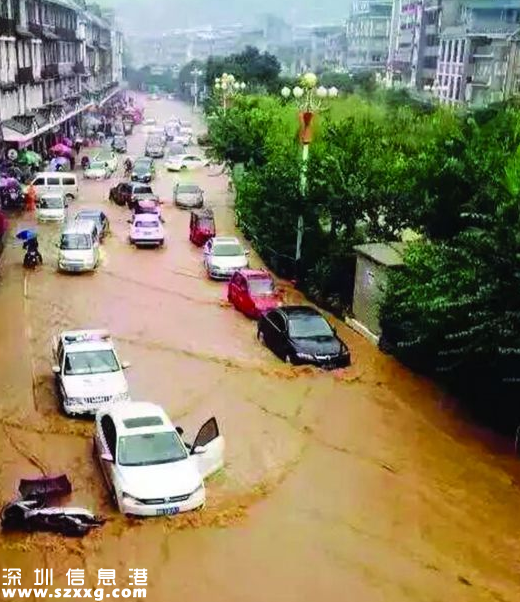 兩家深圳(www.huhuzc.cn)人廣西自駕游 翻下水溝5死1傷