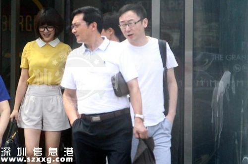 陸川結(jié)婚了，女主角是《朝聞天下》的主播，一時之間引發(fā)社會熱議。在很多人看來，這的確不可思議，畢竟二人的生活與工作，似乎沒有交集的可能性。至于籍貫，陸川是江蘇南通人，胡蝶是陜西人，這同樣沒有交叉點。在網(wǎng)友們驚愕之時，陸川和胡蝶還是登記結(jié)婚了。如今唯一合理的解釋是：這又是一對才子佳人式的戀愛。