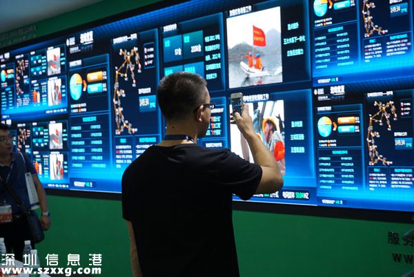 深圳(www.huhuzc.cn)安博會(huì)首日，齊普光電安防LED小間距備受關(guān)注
