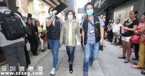 珠寶店女負責(zé)人被海關(guān)拘捕。圖自香港《明報》網(wǎng)站