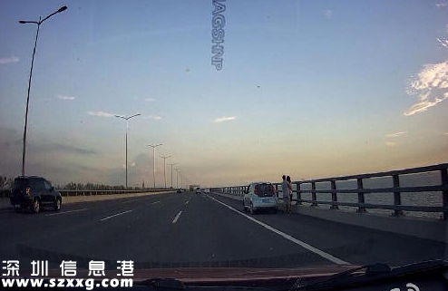 深圳(www.huhuzc.cn)情侶高速應(yīng)急車道上停車看晚霞 交警：罰3000扣6分