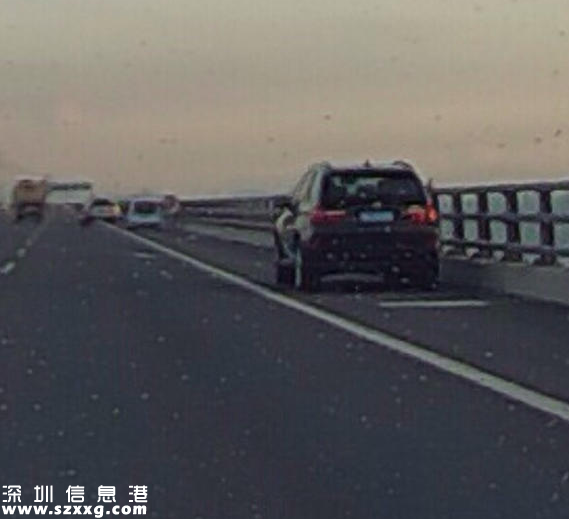 深圳(www.huhuzc.cn)情侶高速應(yīng)急車道上停車看晚霞 交警：罰3000扣6分