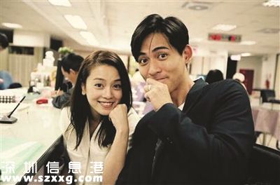 10日，周渝民曬出合影公開(kāi)與喻虹淵已經(jīng)結(jié)婚的消息。周渝民寫(xiě)道：“周太太真美！是的，我們結(jié)婚了。感謝各位朋友的祝福。”并曬出兩張合影，照片中兩人搞怪甜蜜，手指上的戒指非常搶鏡。
