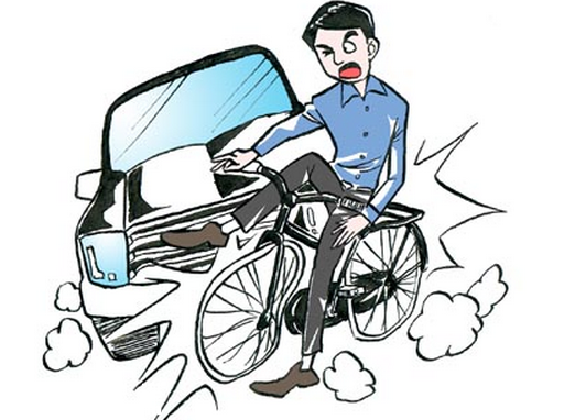 龍崗一摩托車撞上貨柜車 兩名女子當(dāng)場(chǎng)身亡